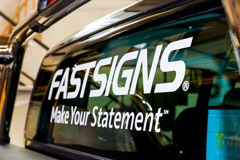 An image of the FASTSIGNS logo.